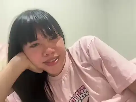 Snapshot of Ella_foxxx chatting on 01/11/26, 01:05 Ella foxxx online show from 01/11/26, 01:05