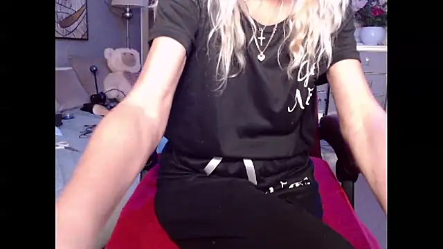 Snapshot of HornyMilf_555 chatting on 10/01/25, 11:38 HornyMilf 555 online show from 10/01/25, 11:38