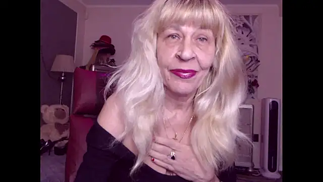 Snapshot of HornyMilf_555 chatting on 10/16/25, 01:23 HornyMilf 555 online show from 10/16/25, 01:23