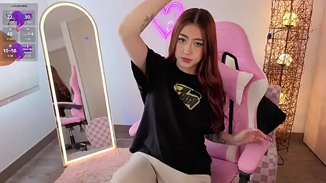 Snapshot of violet_ch chatting on 12/04/25, 06:38 violet ch online show from 12/04/25, 06:38