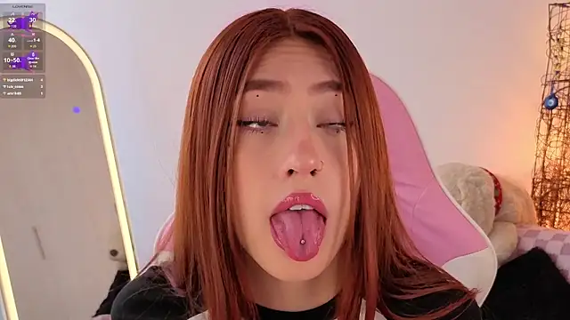 Snapshot of violet_ch chatting on 12/19/25, 06:15 violet ch online show from 12/19/25, 06:15