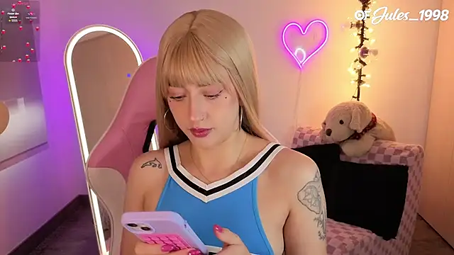 Snapshot of violet_ch chatting on 02/23/26, 07:33 violet ch online show from 02/23/26, 07:33