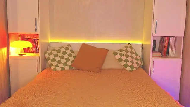 Snapshot of Leaaaaaaaaa chatting on 12/18/25, 04:57 Leaaaaaaaaa online show from 12/18/25, 04:57