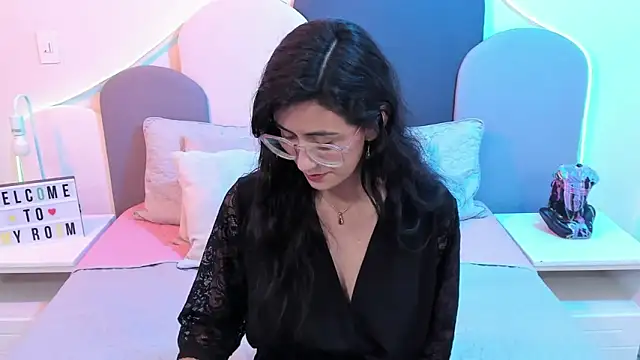 SophieGomez22 online show from 03/10/25, 05:50