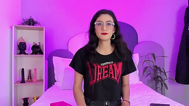 SophieGomez22 online show from 03/18/26, 11:35