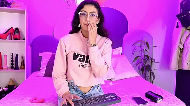 SophieGomez22 online show from 04/18/26, 11:14