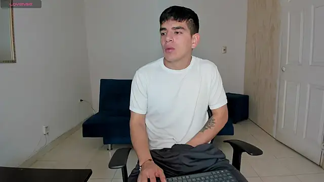 Snapshot of Ares_Johnson chatting on 09/19/25, 11:33 Ares Johnson online show from 09/19/25, 11:33