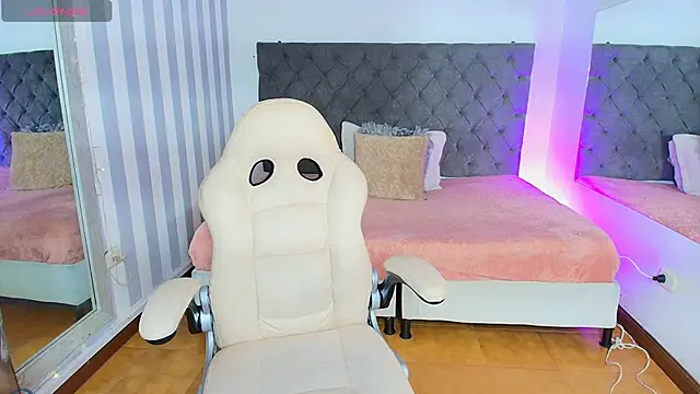 rebeca cortez  online show from 01/13/25, 04:07