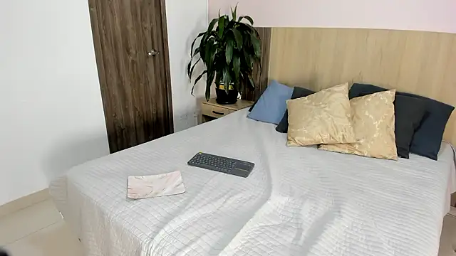 rebeca cortez  online show from 03/04/26, 07:42