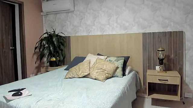 rebeca cortez  online show from 04/10/26, 07:40