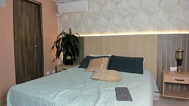 rebeca cortez  online show from 04/20/26, 08:10