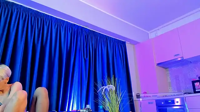 RosaCatalleya online show from 11/11/25, 06:02