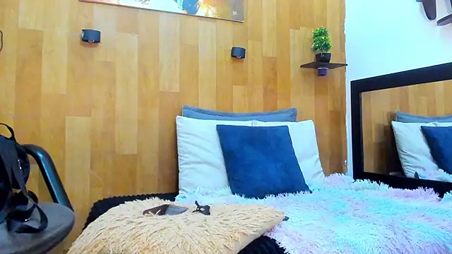 marianaa90 online show from 09/19/25, 07:14