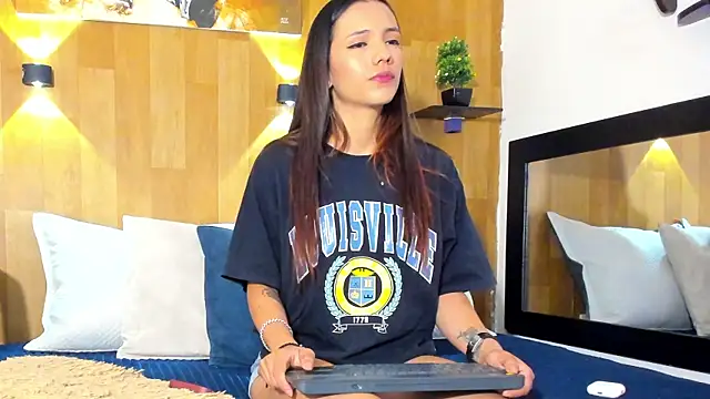 marianaa90 online show from 10/13/25, 01:22