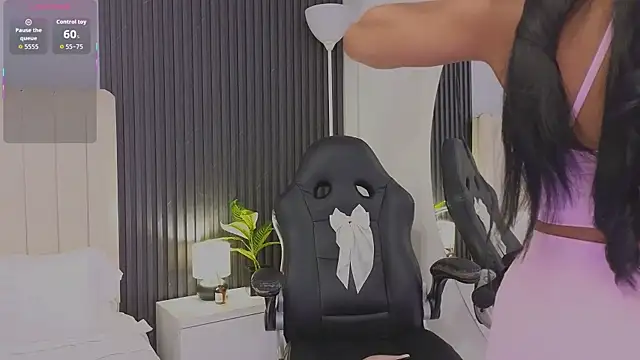 Madiee Rhea online show from 04/13/26, 07:41