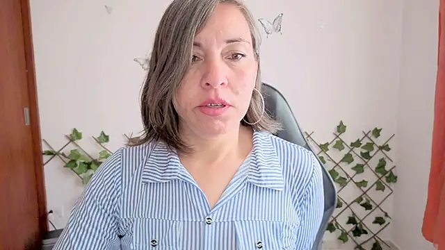 Lady breaks hearts online show from 02/09/26, 12:42