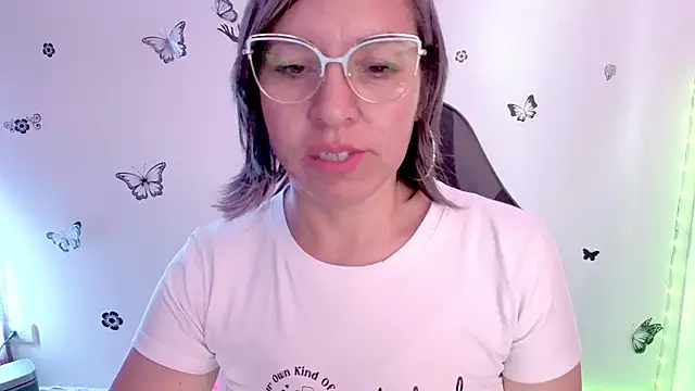 Lady breaks hearts online show from 04/10/26, 06:12