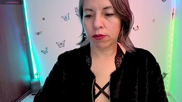 Lady breaks hearts online show from 07/27/26, 01:29