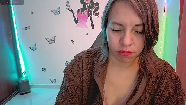 Lady breaks hearts online show from 07/28/26, 01:10