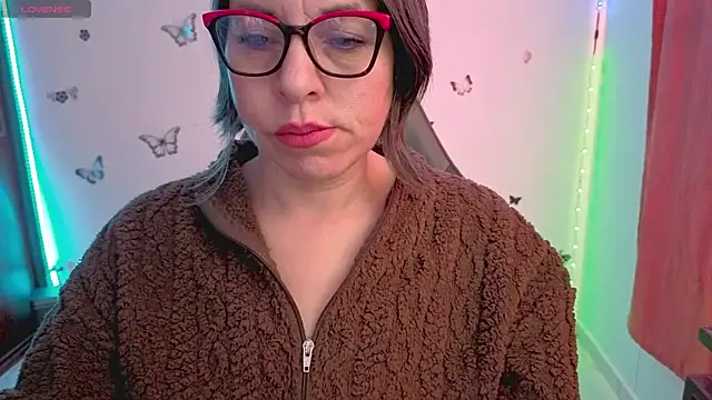 Lady breaks hearts online show from 07/28/26, 03:21