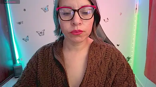 Lady breaks hearts online show from 07/28/26, 04:39