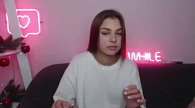 Snapshot of MilanaAngelAs chatting on 12/17/24, 10:34 MilanaAngelAs online show from 12/17/24, 10:34