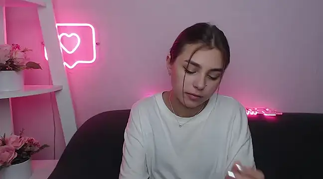 Snapshot of MilanaAngelAs chatting on 02/01/25, 08:39 MilanaAngelAs online show from 02/01/25, 08:39