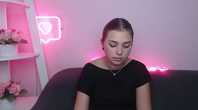 Snapshot of MilanaAngelAs chatting on 02/09/25, 11:04 MilanaAngelAs online show from 02/09/25, 11:04