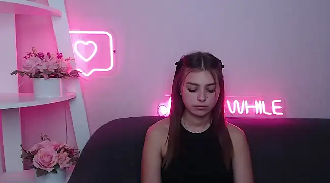 Snapshot of MilanaAngelAs chatting on 02/21/25, 05:53 MilanaAngelAs online show from 02/21/25, 05:53