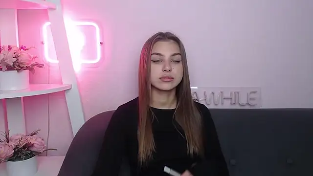 Snapshot of MilanaAngelAs chatting on 10/11/25, 04:44 MilanaAngelAs online show from 10/11/25, 04:44