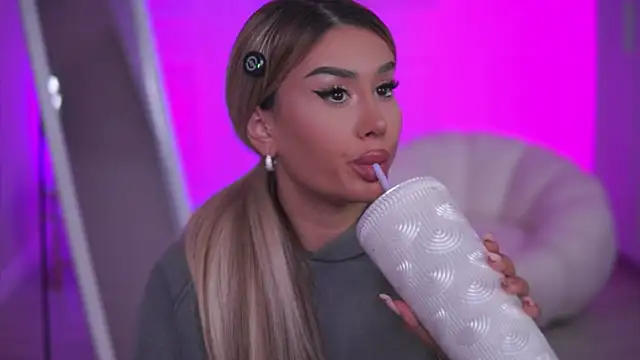 EvaZane online show from 11/10/25, 07:46