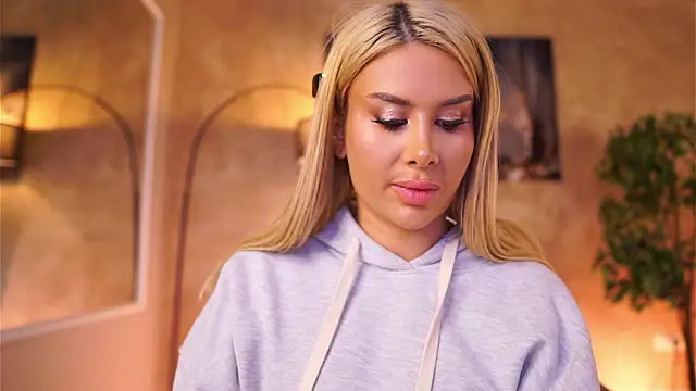 EvaZane online show from 02/27/26, 09:15