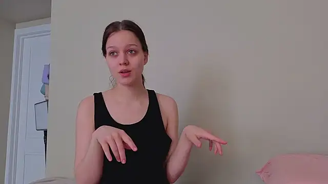 Addelin Moon online show from 04/18/26, 09:57