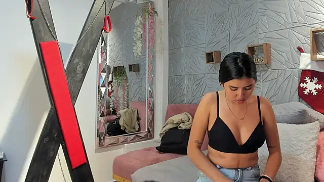 Snapshot of LilithKlain_ chatting on 12/21/24, 07:27 LilithKlain online show from 12/21/24, 07:27