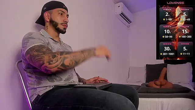 Snapshot of Matt_Ferrer chatting on 02/20/25, 08:03 Matt Ferrer online show from 02/20/25, 08:03