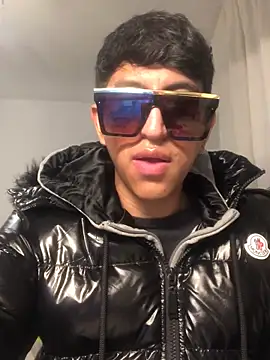 modelo180 online show from 11/25/25, 08:09