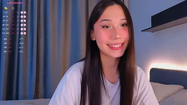 Snapshot of Kaia_Sunshine_Mia chatting on 07/12/26, 09:00 Kaia Sunshine Mia online show from 07/12/26, 09:00