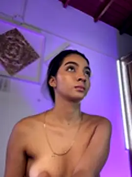 AdelineEvanss online show from 12/05/24, 07:27