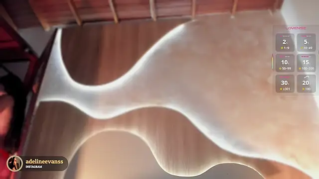 AdelineEvanss online show from 10/07/25, 09:45