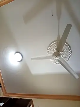 Snapshot of zainabsmile chatting on 10/27/25, 04:00 zainabsmile online show from 10/27/25, 04:00