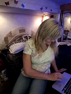 annika lately online show from 02/28/25, 03:26