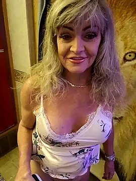 annika lately online show from 10/11/25, 03:28