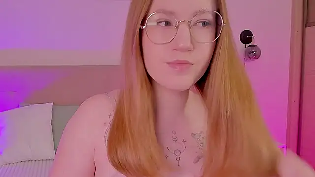 Snapshot of Tori_the_witch chatting on 02/17/25, 07:04 Tori the witch online show from 02/17/25, 07:04