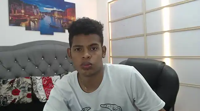 Snapshot of boylittle19cm chatting on 03/02/25, 04:42 boylittle19cm online show from 03/02/25, 04:42