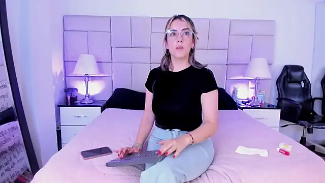 IsisLoveyes  online show from 02/10/26, 10:03