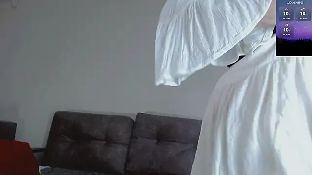 Snapshot of Amina_Barbarian chatting on 11/08/25, 06:07 Amina Barbarian online show from 11/08/25, 06:07