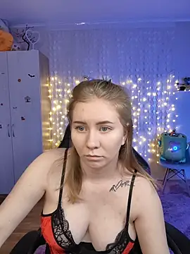 D0nna  online show from 02/22/26, 10:19