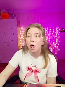 D0nna  online show from 04/19/26, 05:45