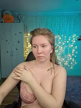 D0nna  online show from 04/24/26, 07:38