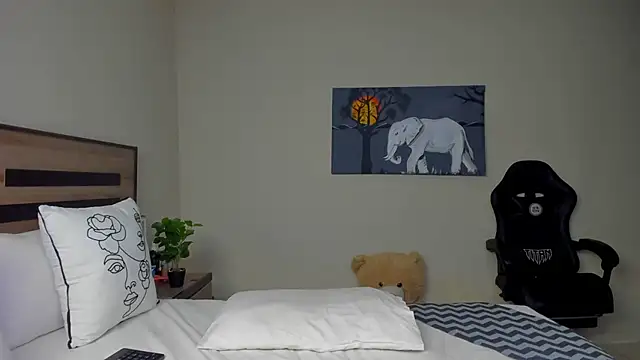 Renee-18 online show from 03/07/26, 11:24